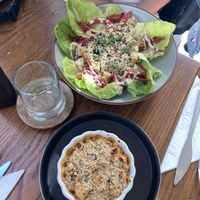 Salad chleo & Mac n cheese  at NIYA in Casablanca