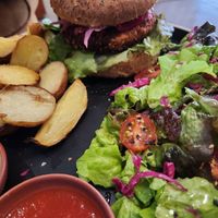 Cheeseburger at NIYA in Casablanca