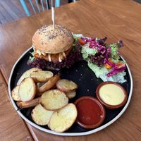 Seasonal cheeseburger at NIYA in Casablanca