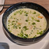 Vegan mosterdsoep, ivm glutenvrij had ingeënt boerenbrood maar extra groentes door de soep. at Touché in Assen