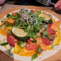 Wrap: wortel sinasappel spread, walnoten, courgette, komkommer, zongedroogde tomaat, rucola, olijven (koud geserveerd). at Touché in Assen