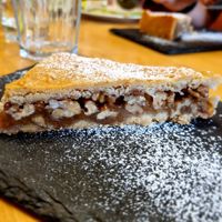 Walnuss-Karamell-Torte at Auf a Glasl  in Gerersdorf