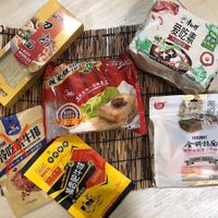 All vegan except the “vegetarian beefsteak” chicken broth found in the original Chinese list. All others seem fine. Look for the 純素/全素/素食 when shopping at this mark at Bingcheng Chinese Product 氷城物産 in Osaka