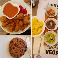 "alitas" de coliflor, guacamole con pico de gallo y hummus de alubias negras y cookie de postre 💚 at Americano Vegano in Torremolinos