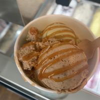 Salted Caramel (Sugarfree) und Pistazie at Green Scoop Vegan in Berlin