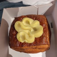 Lemon and lavender pastry at Margo's Amsterdam - Jordaan in Amsterdam