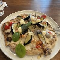 White base pizza  at Unique (V) Pizzeria SUKHASANA in Osaka