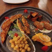 Appetizers at Unique (V) Pizzeria SUKHASANA in Osaka