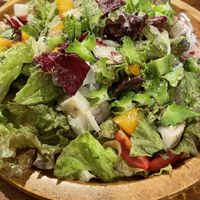 Salat für zwei  at Unique (V) Pizzeria SUKHASANA in Osaka