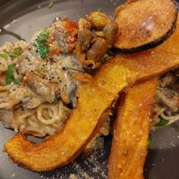  at Unique (V) Pizzeria SUKHASANA in Osaka