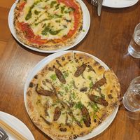 Margherita and pepperoncini (+ tempeh sausage) at Unique (V) Pizzeria SUKHASANA in Osaka
