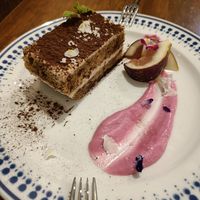  at Unique (V) Pizzeria SUKHASANA in Osaka