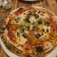  at Unique (V) Pizzeria SUKHASANA in Osaka
