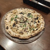  at Unique (V) Pizzeria SUKHASANA in Osaka
