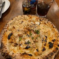  at Unique (V) Pizzeria SUKHASANA in Osaka