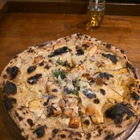  at Unique (V) Pizzeria SUKHASANA in Osaka