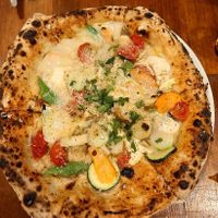 pizza ortolana at Unique (V) Pizzeria SUKHASANA in Osaka