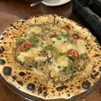 Mushroom pizzaa  at Unique (V) Pizzeria SUKHASANA in Osaka