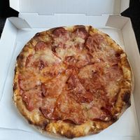 Vegan pepperoni pizza  at Pizza'Dam in Amsterdam