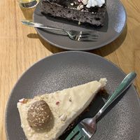 Strawberry Oreo cake and cookie dough cheesecake    at Vegan Oasis in Tallinn