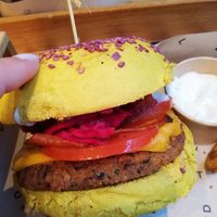 Schöne Optik at Flower Burger - Corso Garibaldi in Milan