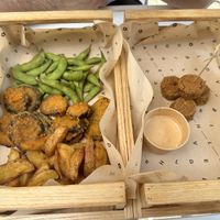 Edamame, beignets d’aubergines, potatoes et croquettes de seitan avec une sauce mayonnaise fumée   at Flower Burger - Corso Garibaldi in Milan