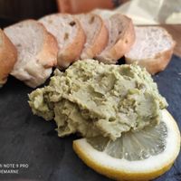 Muy bueno el humus de habas. at La Vermuteria in Solsona