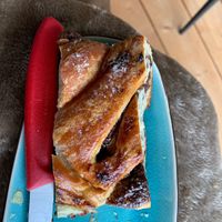 Veganer Nussstrudel, Croissant mit Nussfüllung.. wirklich grandi(os) 🥰 at Bäckerei Grandi in Bolzano