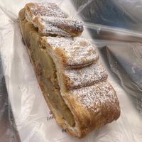 Veganer Apfelstrudel   at Bäckerei Grandi in Bolzano