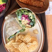 Wrap con tempeh e hummus e patatine oltre che tempeh a parte   at Plant Cafe & Kitchen - Yeonnam in Seoul