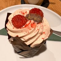 raspberry cupcake  at Leni's Sweet and Salty in Maulburg