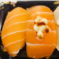 zalmon nigiri and zalmon at Saute Sushi 素特•素司 in Central Singapore