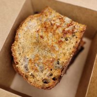 Leckere Sandwich im Pappkarton zum to go at Breid Bakers in East London