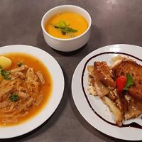 Segedínský guláš, žemlovka s jablky a tofu tvarohem at Jídelna U tří Vegetariánů in Usti Nad Orlici