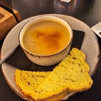 Pastinaaksoep met brood at Bij Cosineros in Zuidlaren