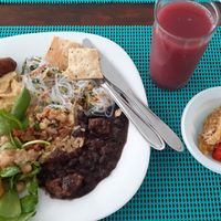 Sucos, doces e refeição à base de plantas at Restaurante Dona Abobrinha in Sao Paulo