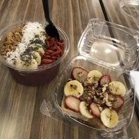 Toast and acai bowl at Extract Juicery in Wheaton