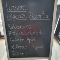 Coconut and dark chocolate were 👌 at Kempener Eis Manufaktur in Kempen