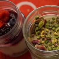 Monoporzioni pistacchio e frutti rossi #Veganuary at Pasticceria Caffetteria Garzoni in Brescia