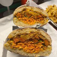 Dwich orange : courge butternut panée, carotte rôtie épices couscous, pain délicieux, carpaccio de carottes, sauce fumée maison, coriandre pas obligatoire at Plan D - DWICH & Glace in Paris