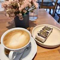 Cappuccino und raw Bounty Cake with Zero Sugar added 👍🏻  at Ohh Boy in Athens