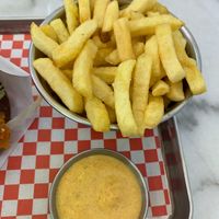 Classic fries (3,5€) with mayo relish at Kitsune Burgers in Brussels