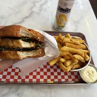 Tofu burger avec les frites kitsune   at Kitsune Burgers in Brussels