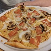 Pizza carbonara at A Flama in Zaragoza