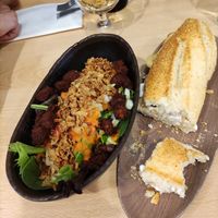 Ensalada aragonesa y bocadillo de 'calamares' at A Flama in Zaragoza