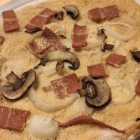 La pizza "carbonara" vraiment divine at A Flama in Zaragoza