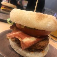 Hamburguesas con queso y bacon at A Flama in Zaragoza