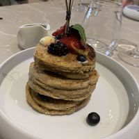Vegan pancakes with fruit   at Linfa in Milan