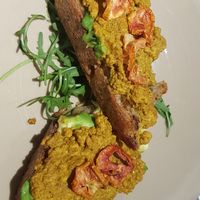 Crispy toast con tofu strapazzato, curcuma e avocado at Linfa in Milan