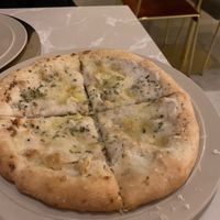 4 'cheese' pizza at Linfa in Milan